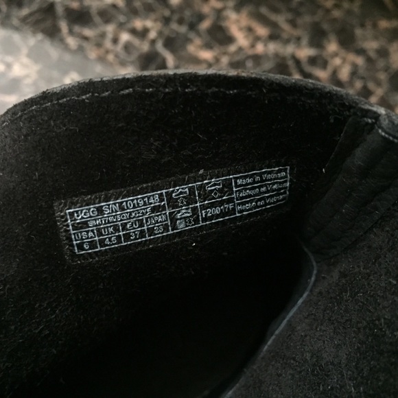 New UGG Elora Suede Ankle Booties - Picture 6 of 8